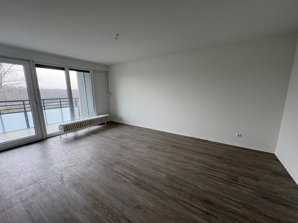Tolle 2,5 Raum Wohnung mit Balkon! Aufzug vorhanden! - Foto 2