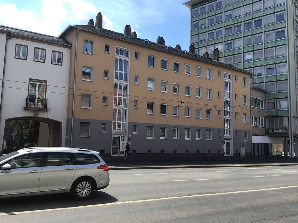 Saniert: zentrale 2-Zimmerwohnung im Erdgeschoss mit Balkon - Photo 2