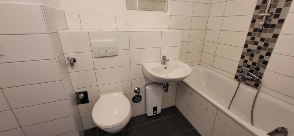 Modernisierte 2-Zimmer-Wohnung mit Balkon ab sofort - Photo 2