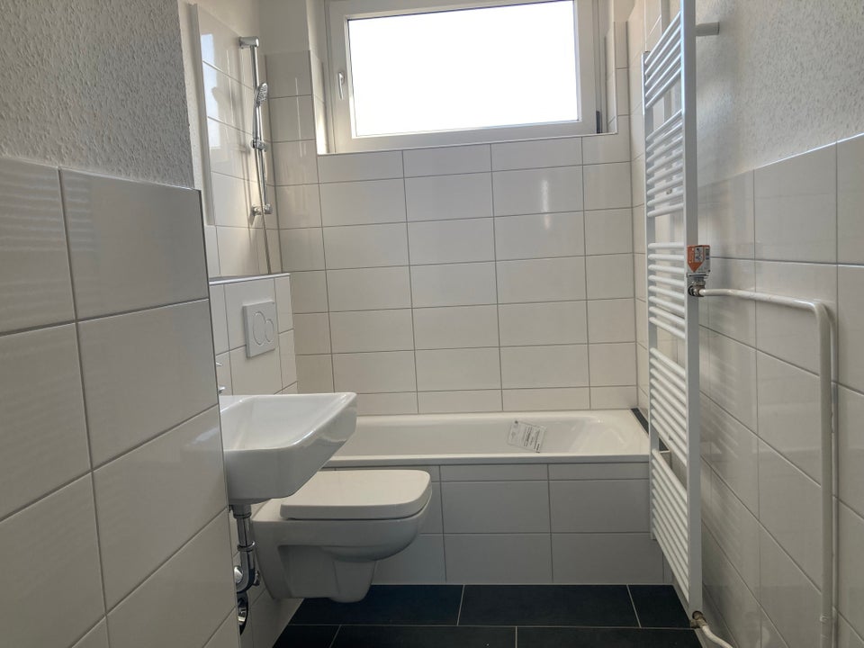 Ziehen Sie ein und richten sich alles gemütlich ein! - Foto 3