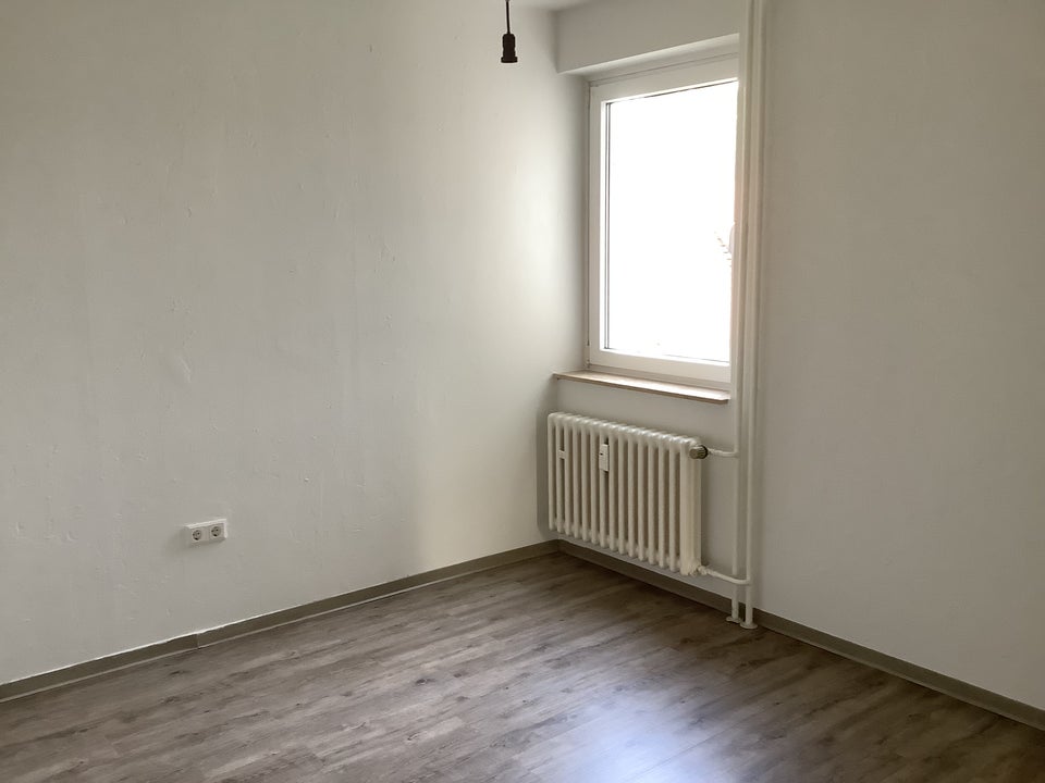 Großzügige 3-Zimmerwohnung mit Fahrstuhl und Balkon! - Foto 3