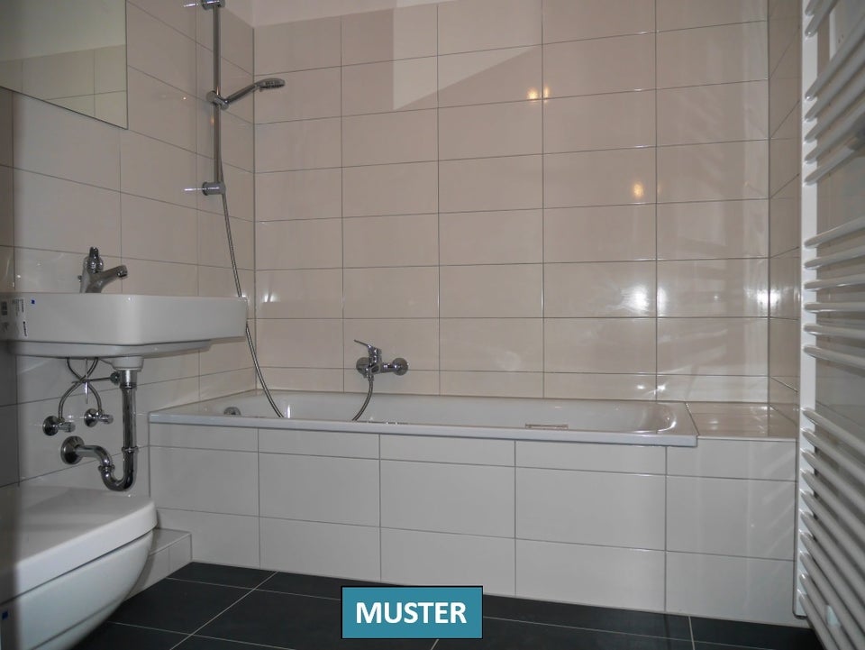 Große Wohnung sucht Familie: helle 4-Zimmer-Wohnung mit großer Außenterrasse - Photo 3