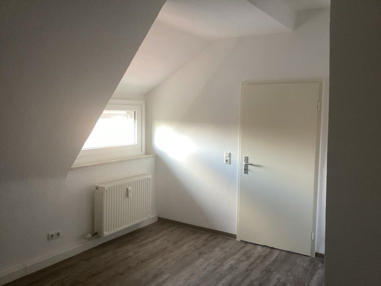 2-Zimmer-Dachgeschosswohnung frisch saniert! - Foto 1
