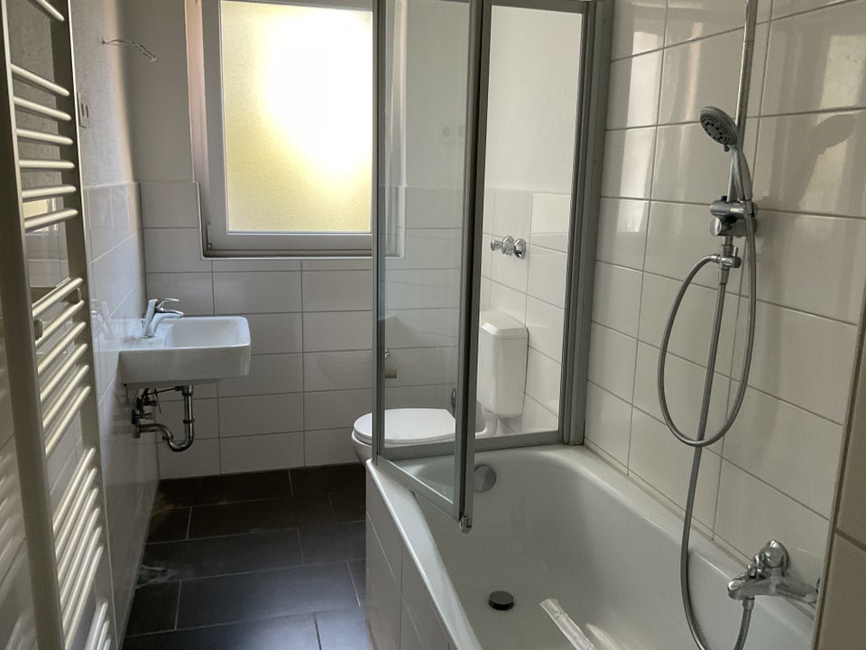 Etwas besonderes: günstig geschnittene 3-Zimmer-Wohnung - Photo 2