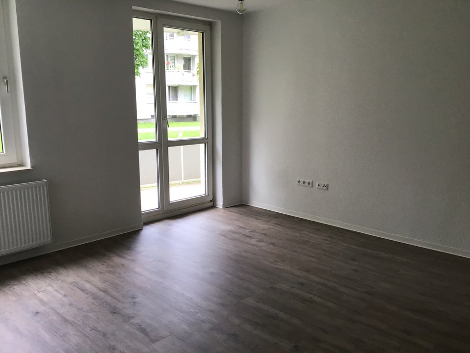 Zum Einzug frisch saniert und renoviert 3-Zimmer-EG-Wohnung mit Balkon - Waldrandlage - Photo 5