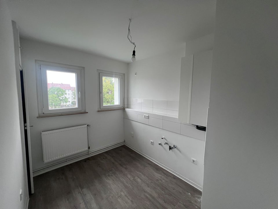 Verkehrsgünstig: renovierte 2- Zimmerwohnung - Foto 1