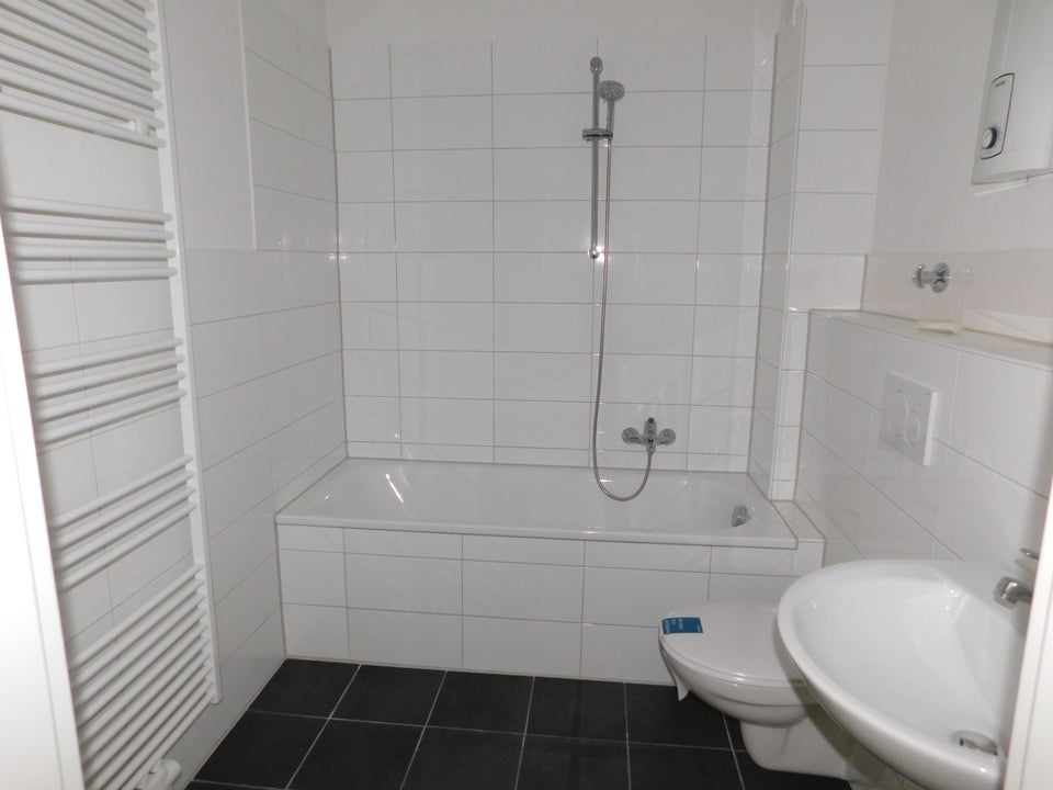 Kompl. renovierte 3-Zi.-EG-Whg. in ruhiger und grüner Nachbarschaft zu vermieten - Foto 2