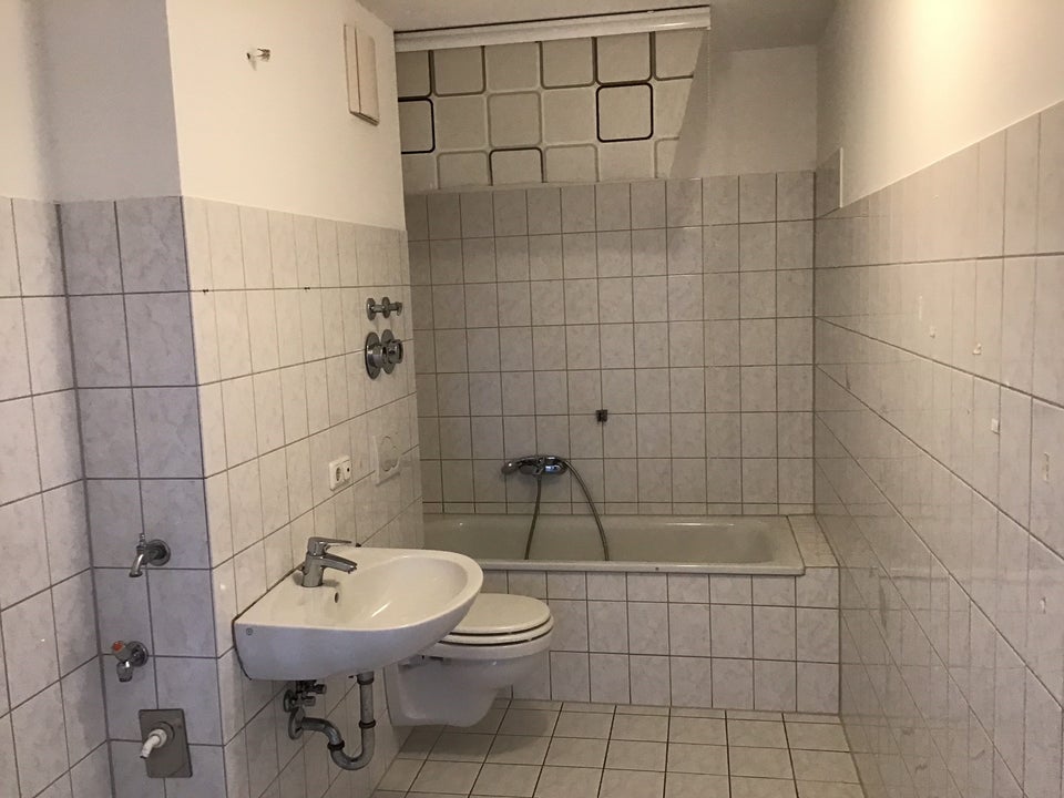 Stop! Geräumige 3-Zimmer-Wohnung - Foto 3