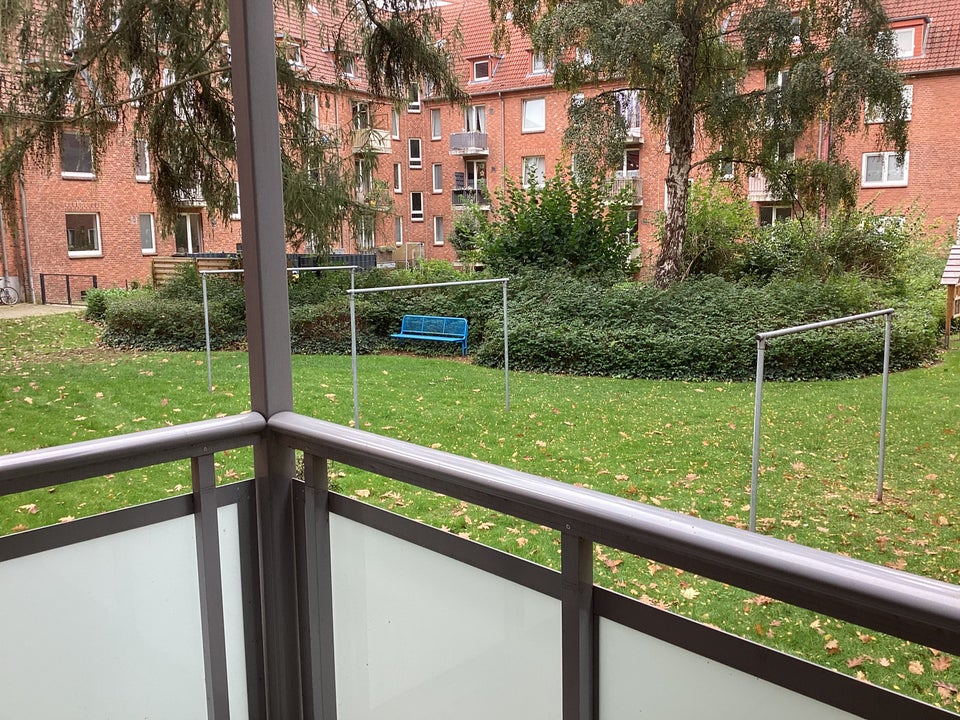 Stop! Sanierte 2,5-Zimmer-Erdgeschoss-Wohnung mit Balkon, sofort anmietbar! - Photo 3