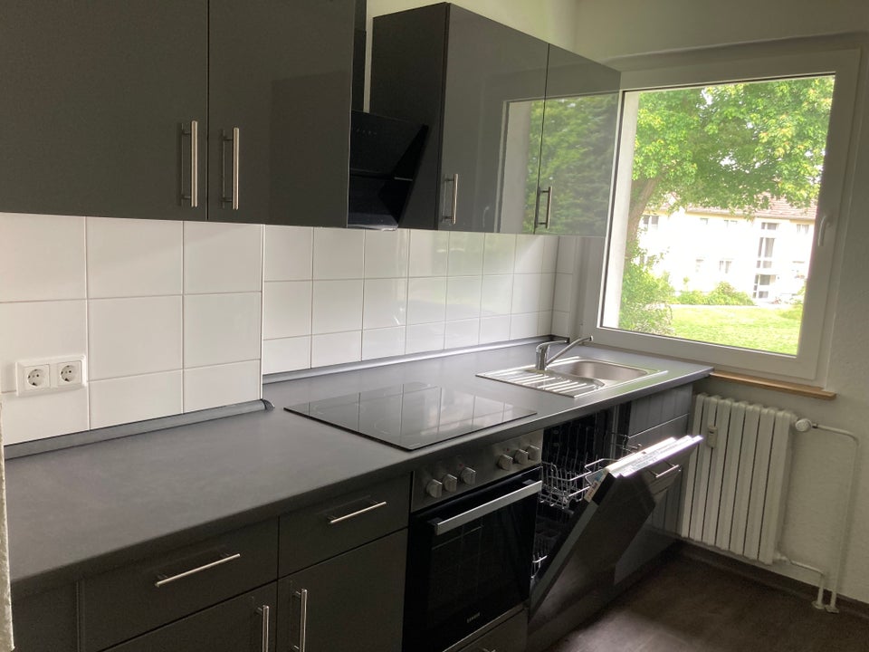 Preiswerte 2-Zimmer-Stadtwohnung mit Einbauküche - Foto 2