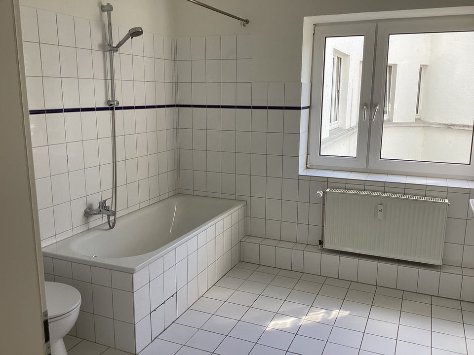 Renovierte 2-Zimmer-Wohnung mit Balkon, ab sofort anmietbar! - Photo 2