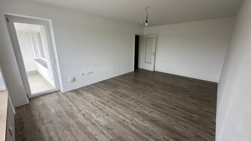 Was eine Aussicht! 3 Zimmer mit Südbalkon im 7. OG / Frisch saniert - Foto 2