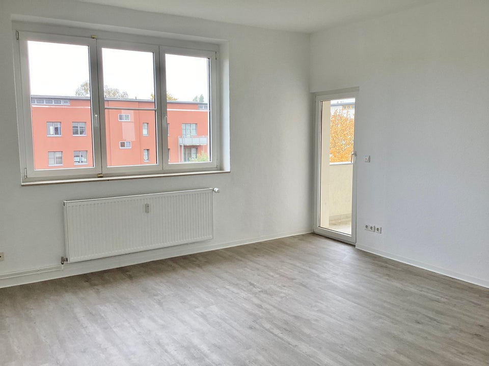 Frisch für Sie saniert - modernes Tageslichtbad mit Wanne! - Foto 3