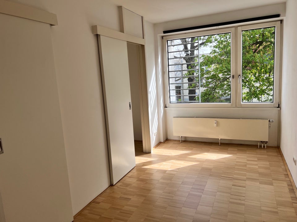 2 Zimmer Wohnung mit Balkon und Parkett! - Photo 2