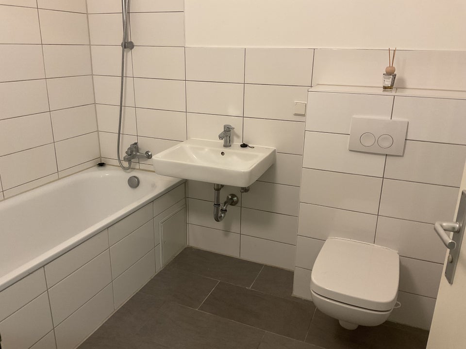 Moderne 2-Zimmer-Wohnung mit Balkon kurzfristig verfügbar - Foto 4