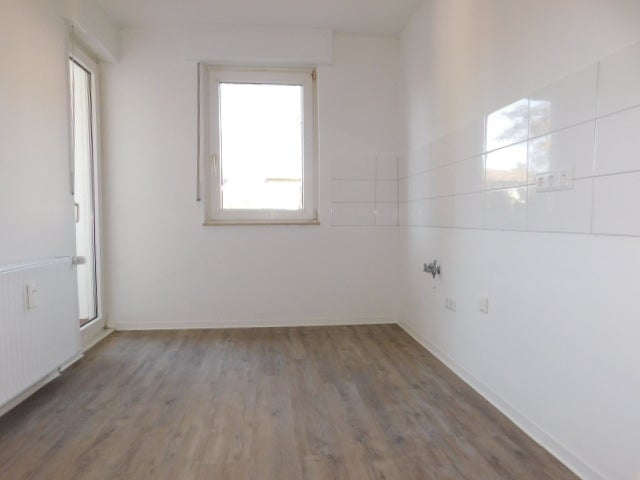Sehr schöne 3-Zimmerwohnung zentral gelegen mit Balkon und Vinylboden... - Photo 3
