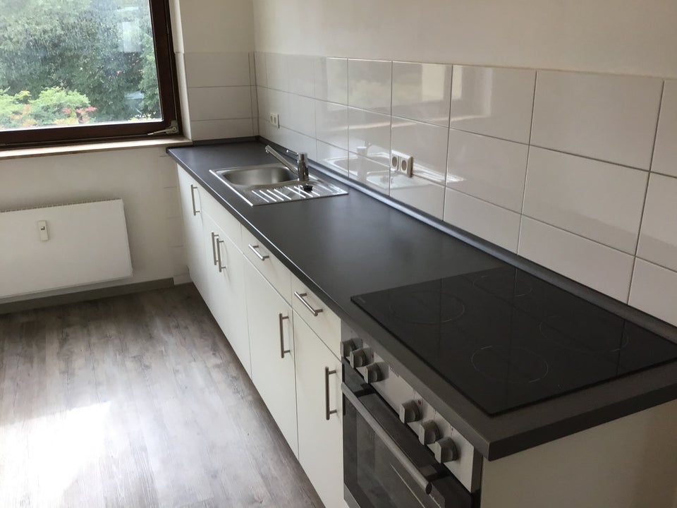 Renovierte 3,00-Zimmer-Wohnung mit Balkon - Foto 3