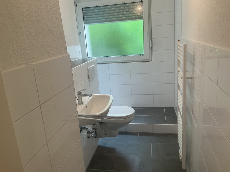 Stop! Praktische 2-Zimmer-Wohnung - Foto 3