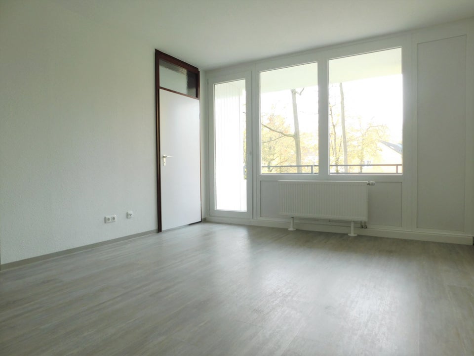 Ansprechende, großzügige 3-Zimmer-Wohnung mit Wand und Bodenbelag - Foto 4