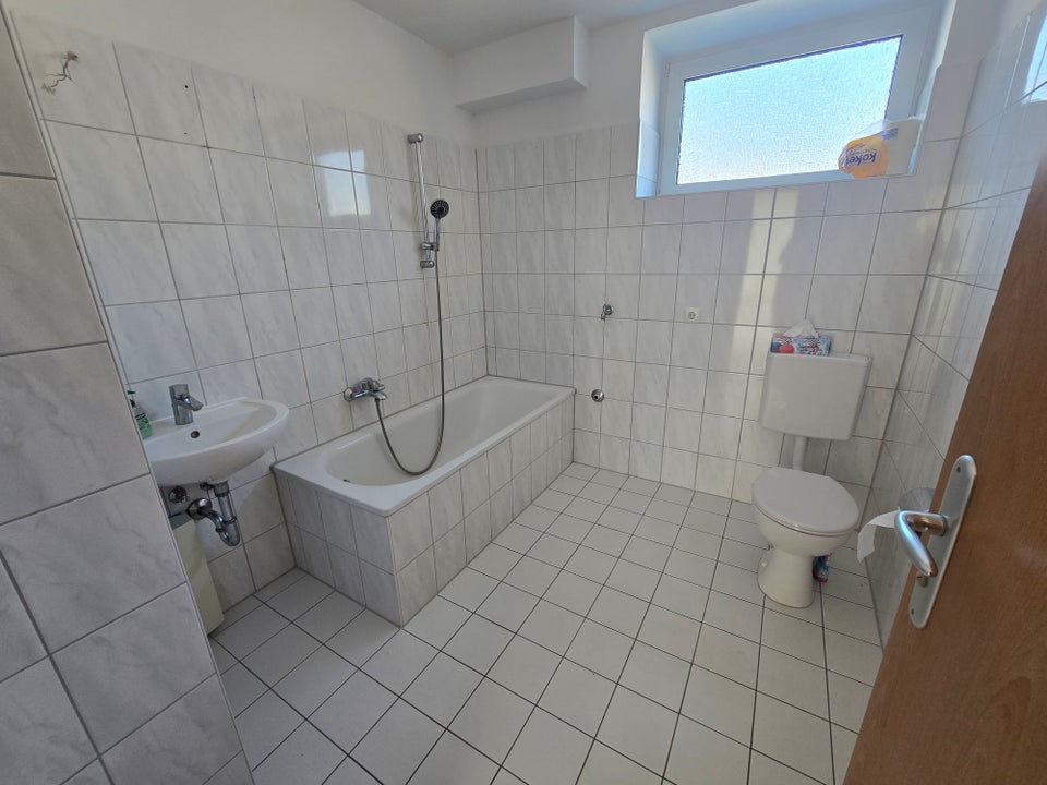 2 Zimmer plus Wohnküche in Düsseldorf Reisholz - Photo 2