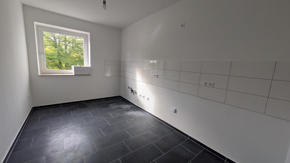 Modernisierte 2-Zimmer-Wohnung mit Balkon - Foto 3