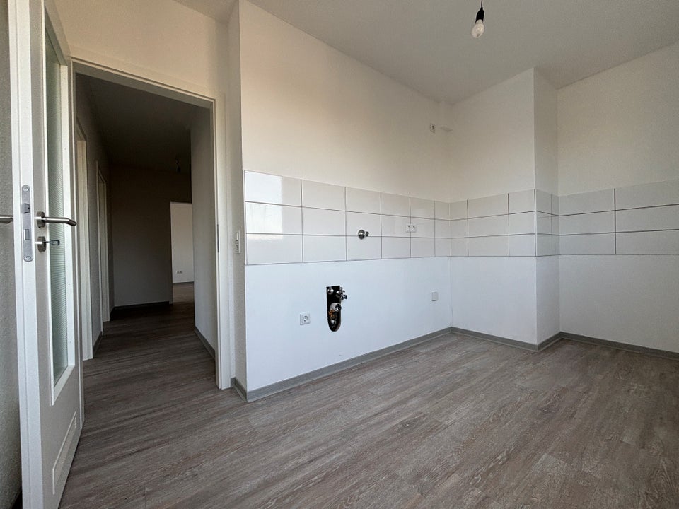 Erstbezug nach Renovierung: 3-Zimmer Wohnung mit Ausblick! - Foto 4