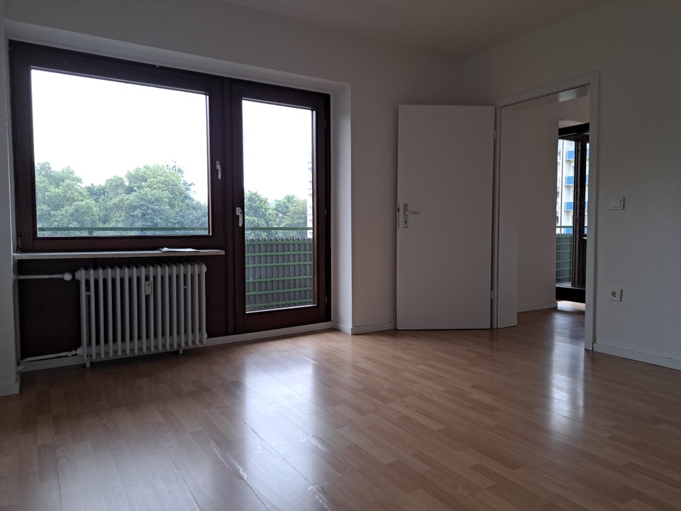 Schöne 2-Zimmerwohnung mit Dusche,2 Balkone und Laminat... - Photo 1