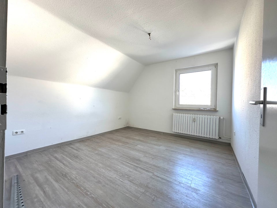 Eine besondere 3,5-Zimmer-Citywohnung über 2 Ebenen mit Blick ins Grüne! - Photo 1