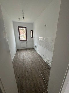 Sanierte 4- Zimmerwohnung mit Loggia in zentraler Lage - Photo 2