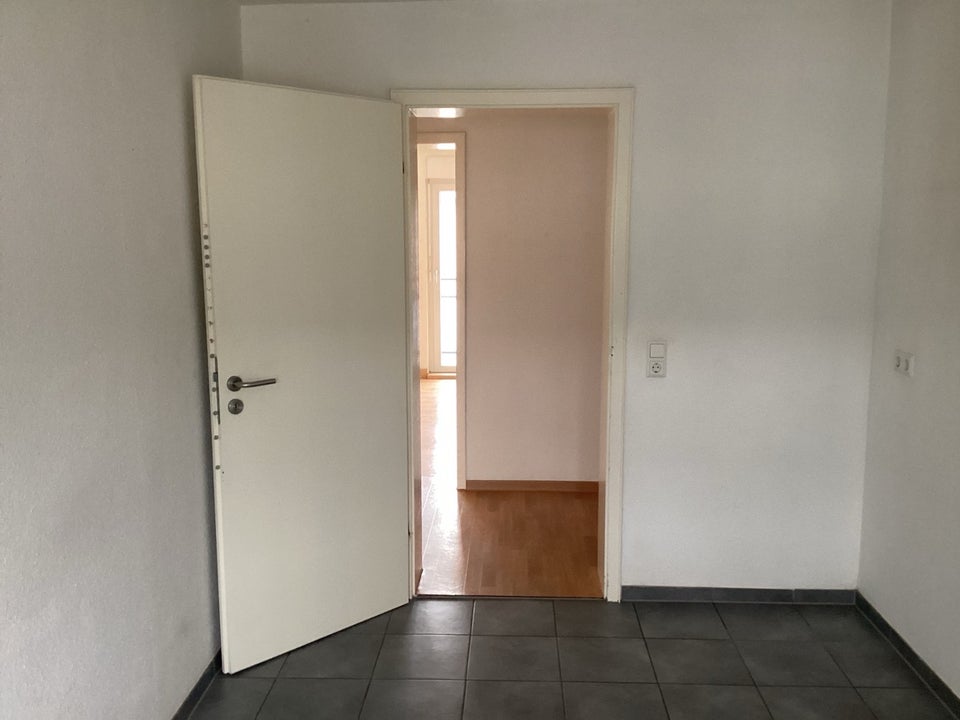 Frisch renoviert & mit Balkon; ideal für die kleine Familie - Foto 4
