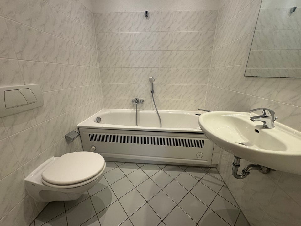 Altbauwohnung mit Charme - moderne Einbauküche inklusive - Foto 3