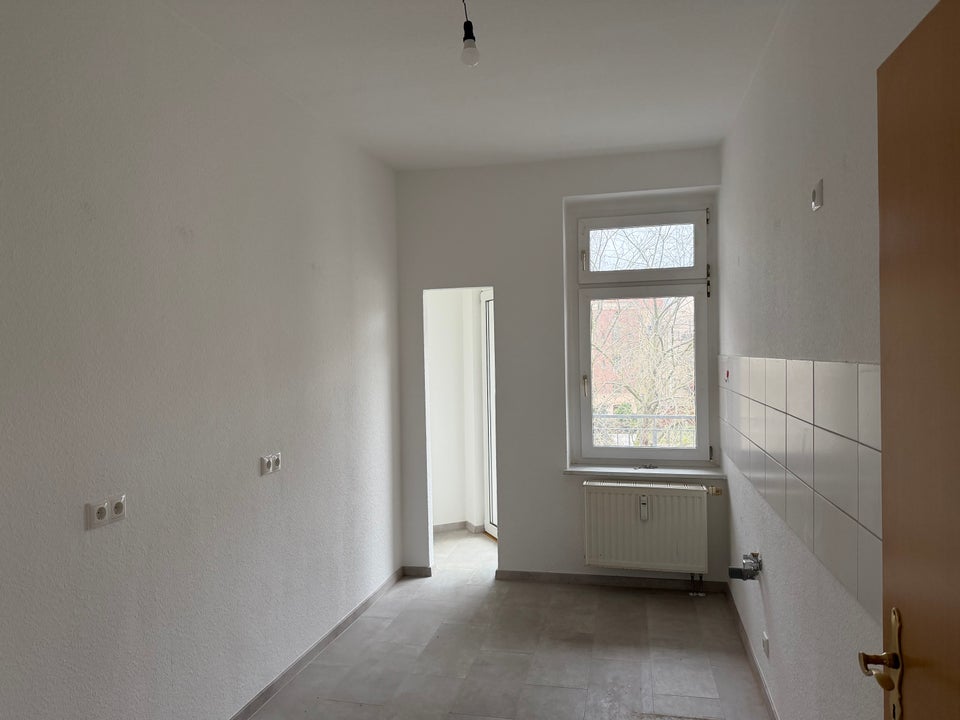 Leipzig Leutzsch Brehmestraße- 3 Zimmer Wohnung mit Balkon - Photo 2