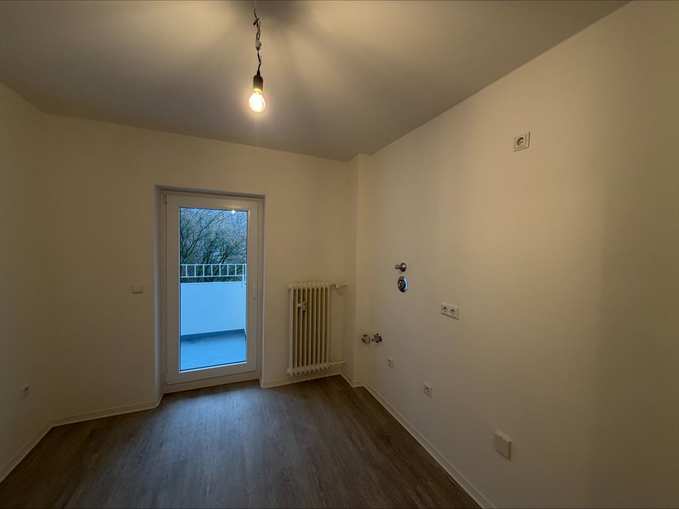 Großzügig geschnittene 2-Zi.-Wohnung mit Balkon in Leverkusen - Steinbüchel - Foto 2