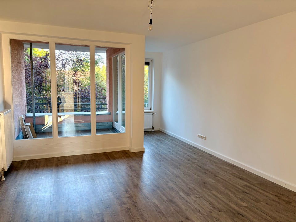 Schöne und geräumige 2 Zimmerwohnung mit Balkon ins Grüne - Photo 1