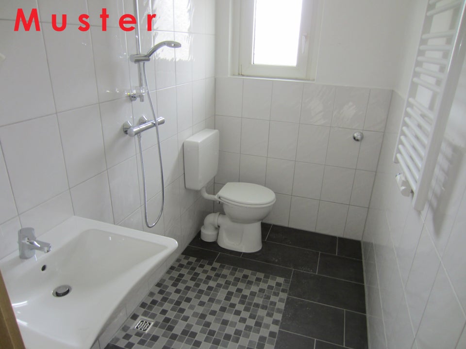 Bei Einzug bezugsfertige 4-Zimmer-Wohnung mit Balkon... - Foto 3