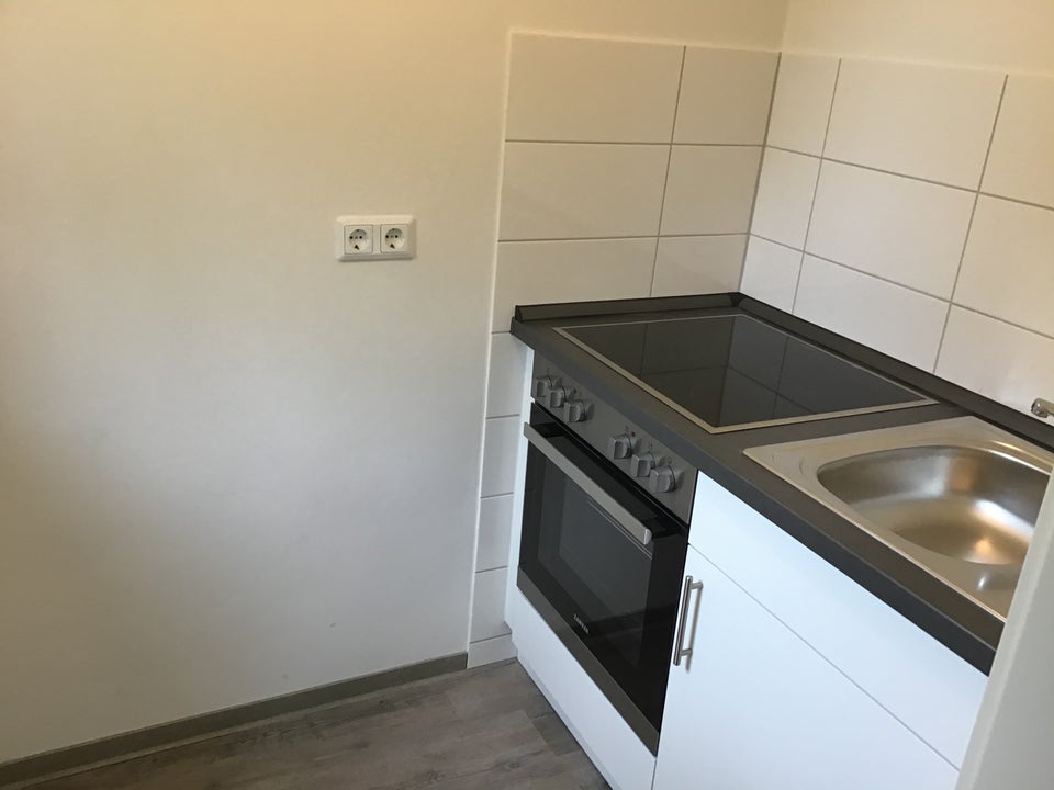 Kleine, renovierte 1,50-Zimmer-Single-Wohnung in Eichholz - Photo 1