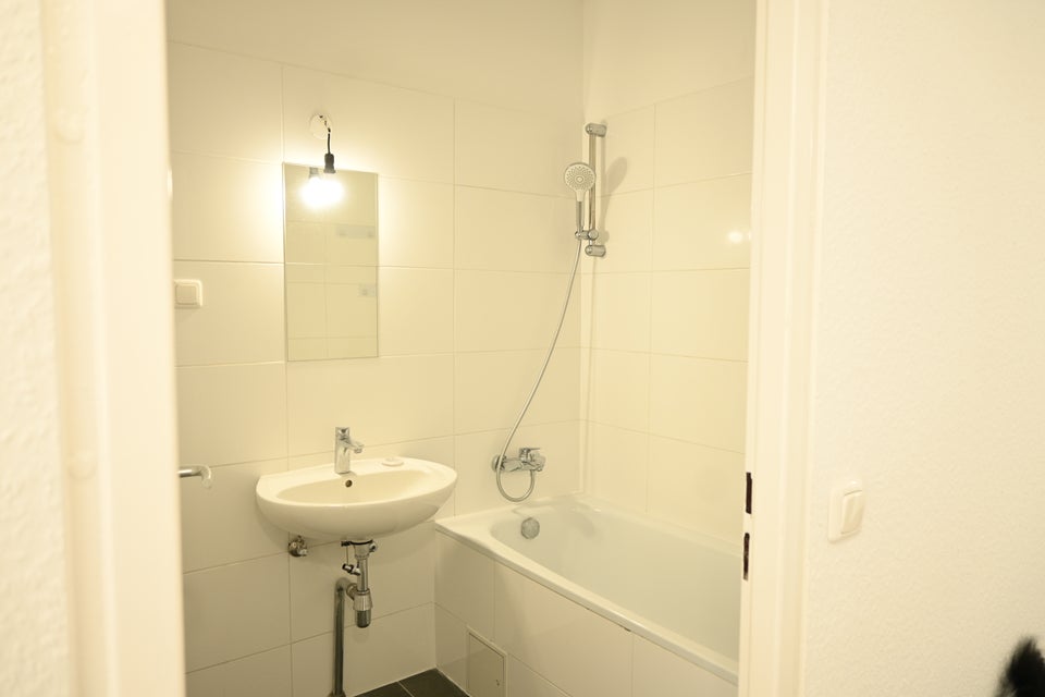 Mitten drin statt nur dabei: günstige 2-Zimmer-Wohnung mit Balkon sucht Mieter - Foto 2
