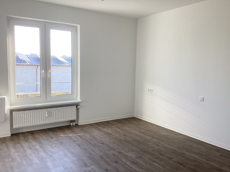 Attraktive Wohnung mit Balkon, Tageslichtbad und Stellplatzoption! - Photo 2
