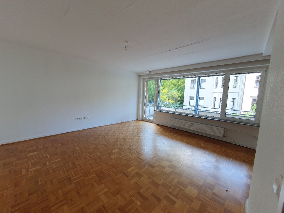 Südviertel: Bezugsfertige 3-Zi.-Whg. mit sehr großem Balkon - Photo 1
