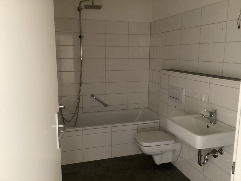Großzügige helle 2-Zimmer-Wohnung mit Balkon und Terrasse - Photo 3