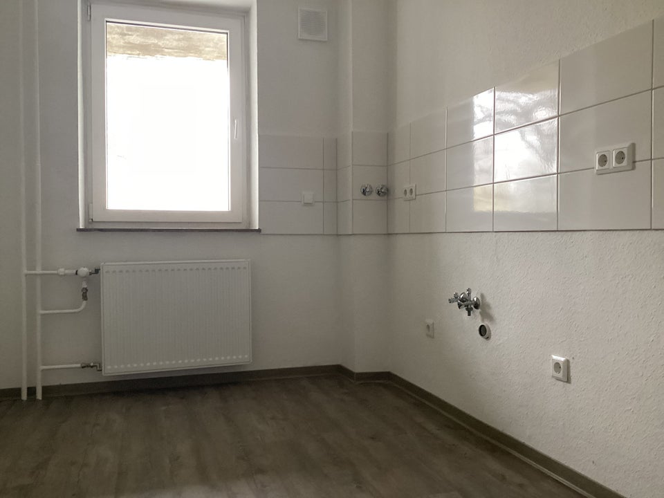 Altengerechte 2-Zimmer-Wohnung mit Dusche. - Photo 1