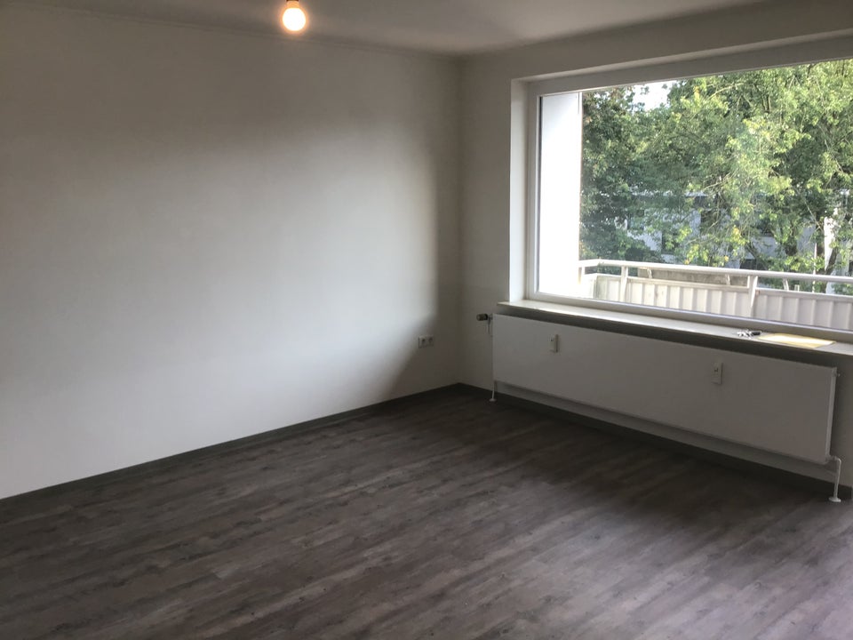 Renovierte 2,50-Zimmer-Wohnung mit Balkon - Foto 1