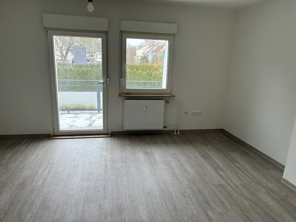 Komplett renovierte 3-Zimmer -Wohnung mit großer Küche - Photo 4