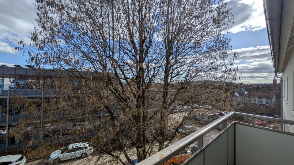 Zentrumsnah & frisch saniert; kompakte Whg. mit Balkon - Photo 2