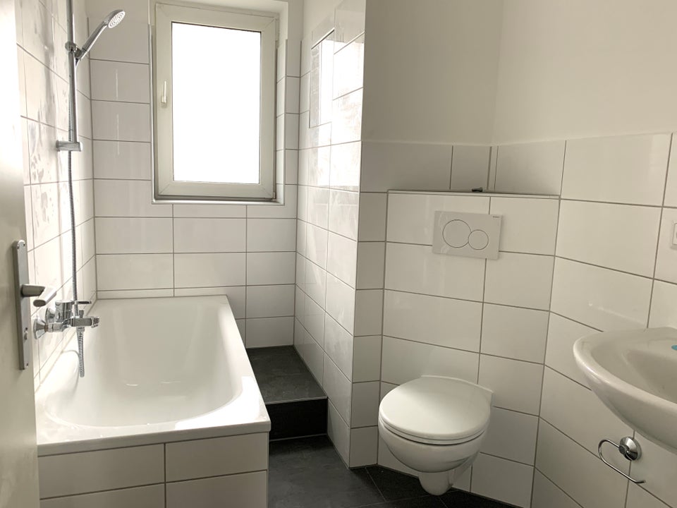 Aufgepasst!!! Penthouse Wohnung mit Dachterrasse und Skylineblick - Photo 5