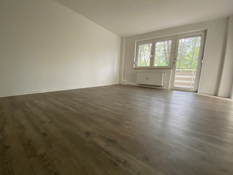 Renovierte und zentrale 2,5-Zi-Whg. ab sofort vermietbar! - Foto 1