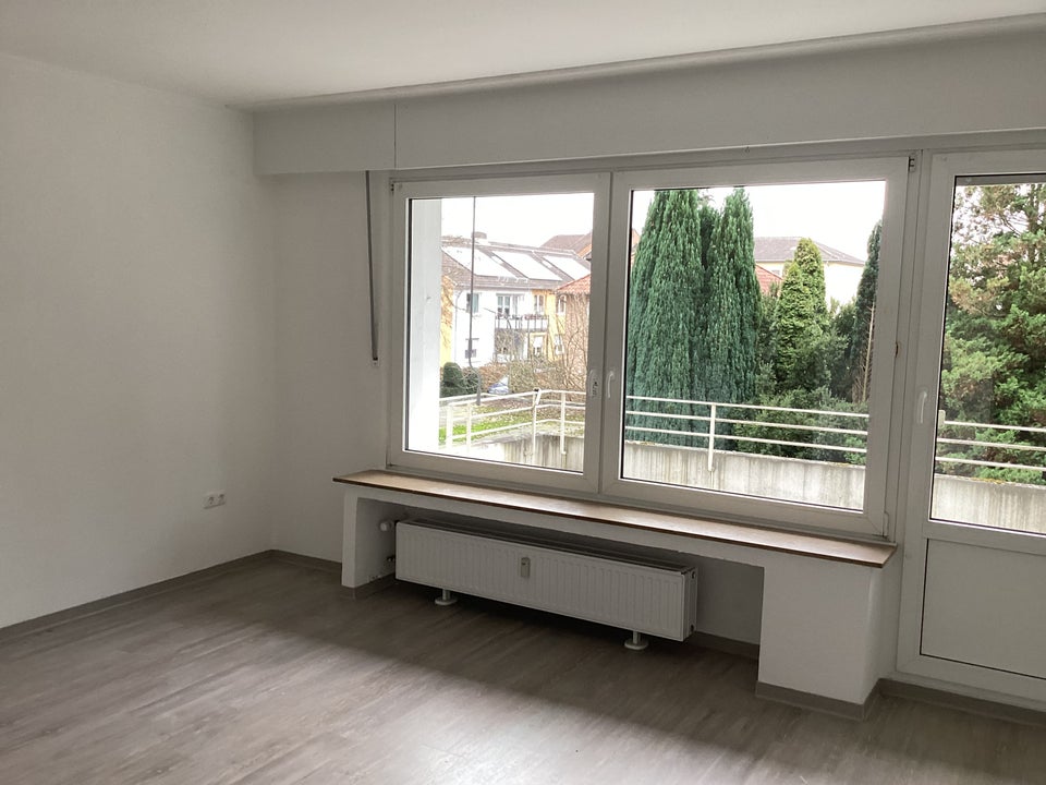 Bald verfügbar! Großzügige 4-Zimmer-Wohnung mit Balkon - Foto 2