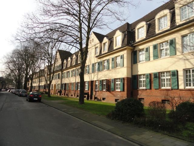 Große 2-Zimmer-Altbauwohnung mit Balkon sucht neue Mieter - Photo 1