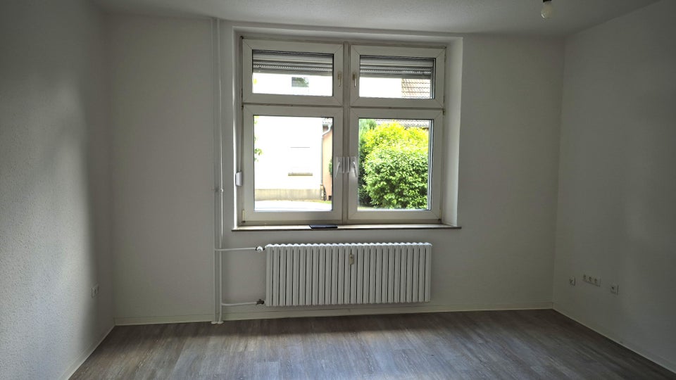 bezugsfertig renovierte 3-Zimmer-Wohnung mit Einfamilienhaus-Charakter und Garten! - Foto 4
