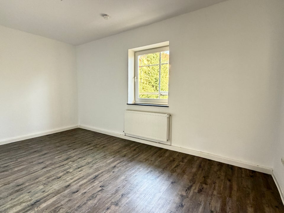 Großzügig geschnittene 4-Zimmer-Wohnung mit Flair sucht neue Mieter! - Foto 4